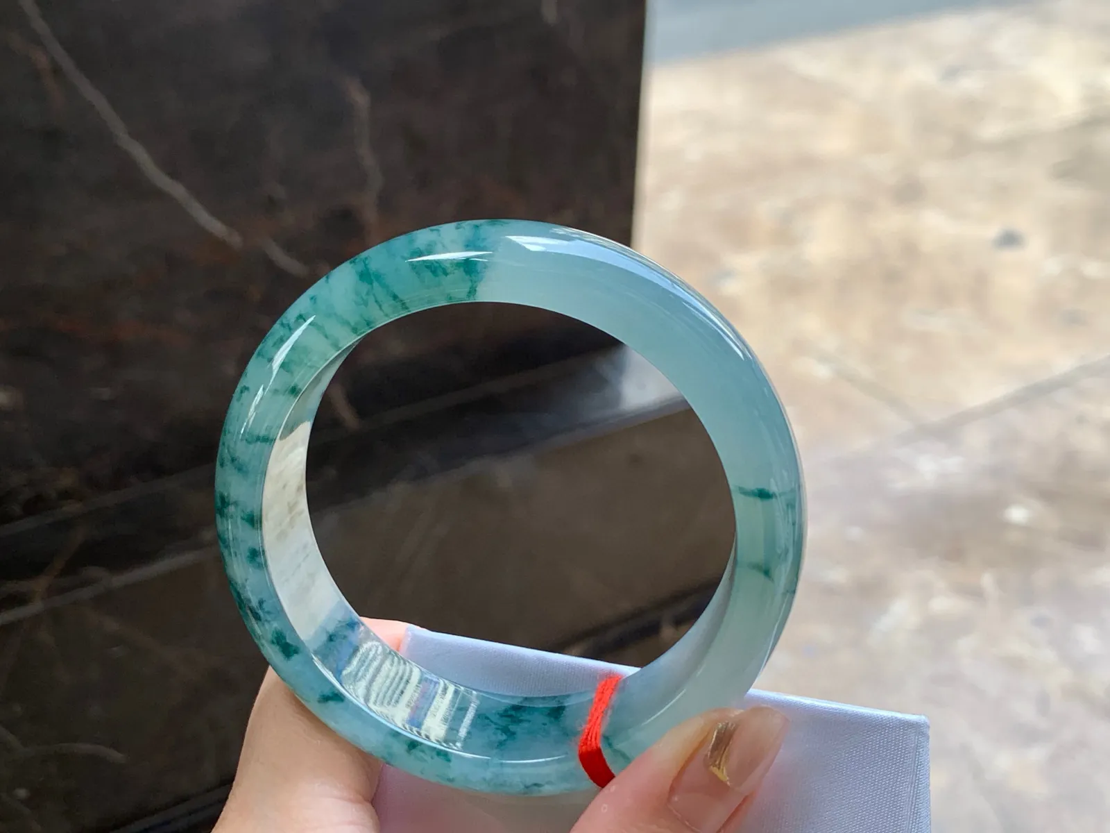 冰宽版飘花手镯
清爽57.6/17.6/8.6mm
