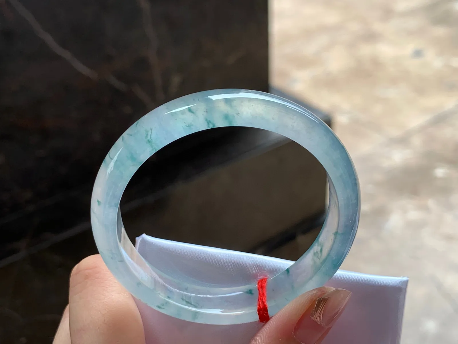 冰种飘花手镯
种老52/11/6.5mm