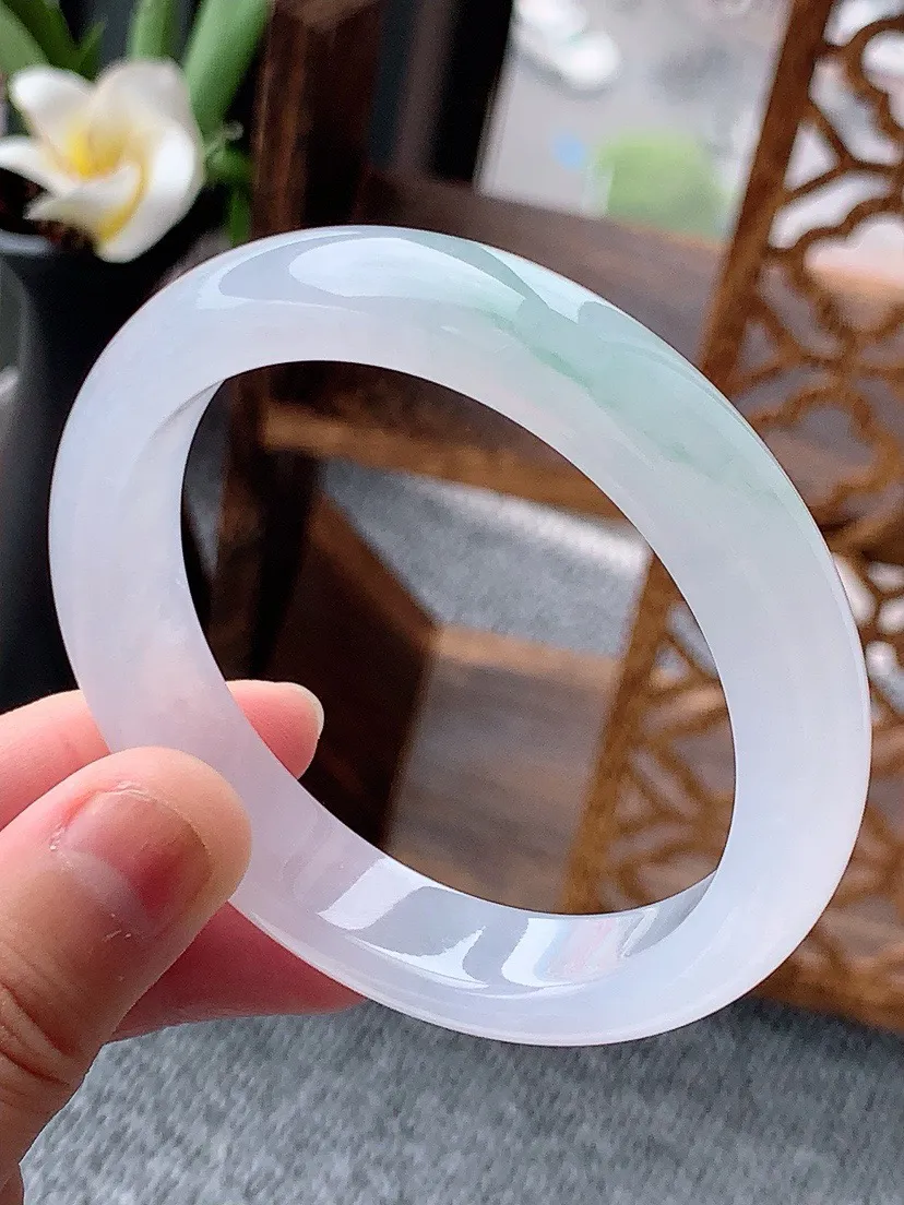 a货翡翠老坑飘花正装正圈手镯55-56圈口 尺寸55.5×11.5×7.7mm 重量51.59g 0