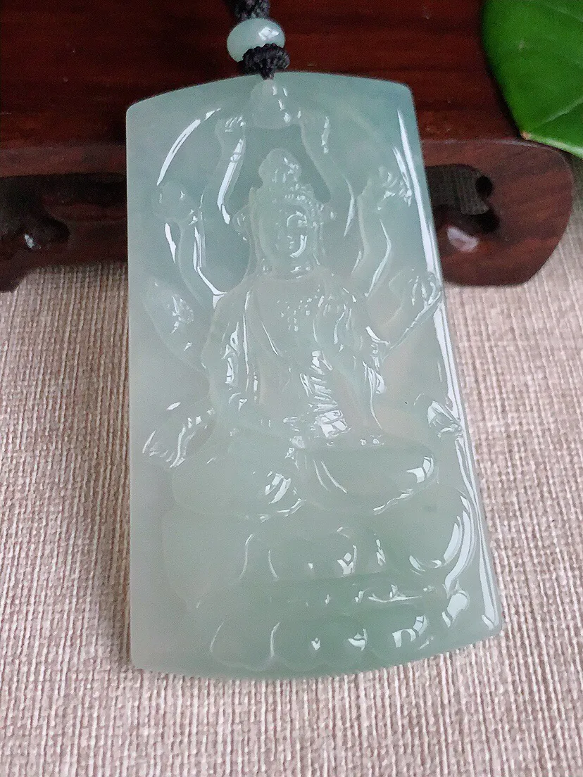 a货翡翠老坑冰种晴水千手观音吊坠 尺寸69.4×38.2×5.4mm 重量40.00g 0614