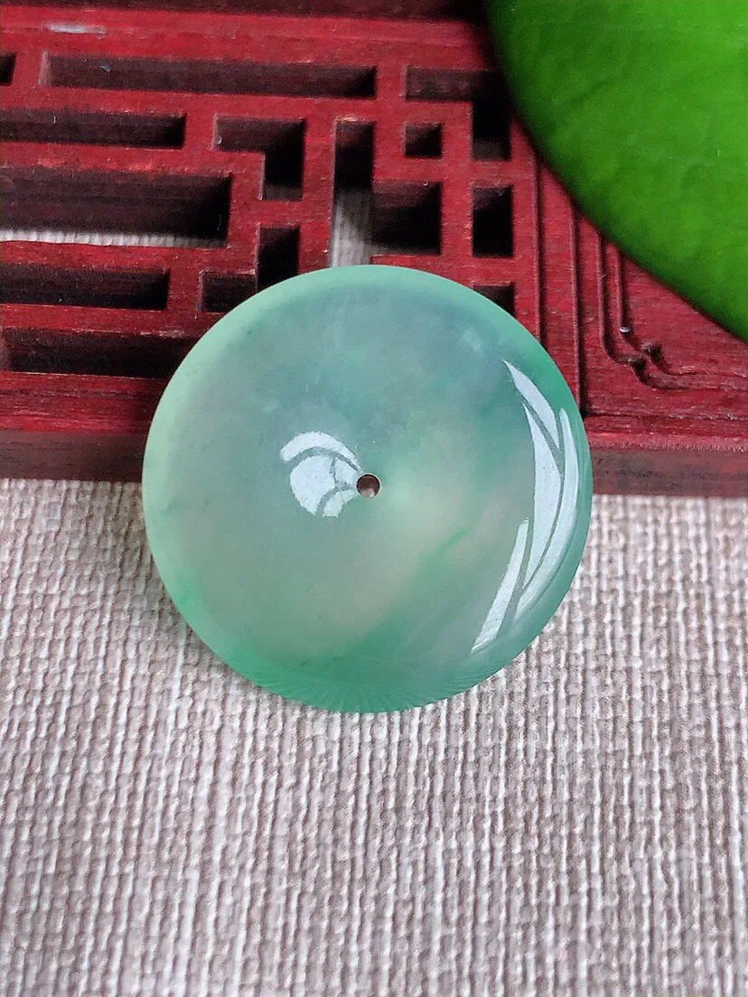 a货翡翠老坑冰种飘绿平安扣吊坠 尺寸25×4.8mm 重量6.50g 0614