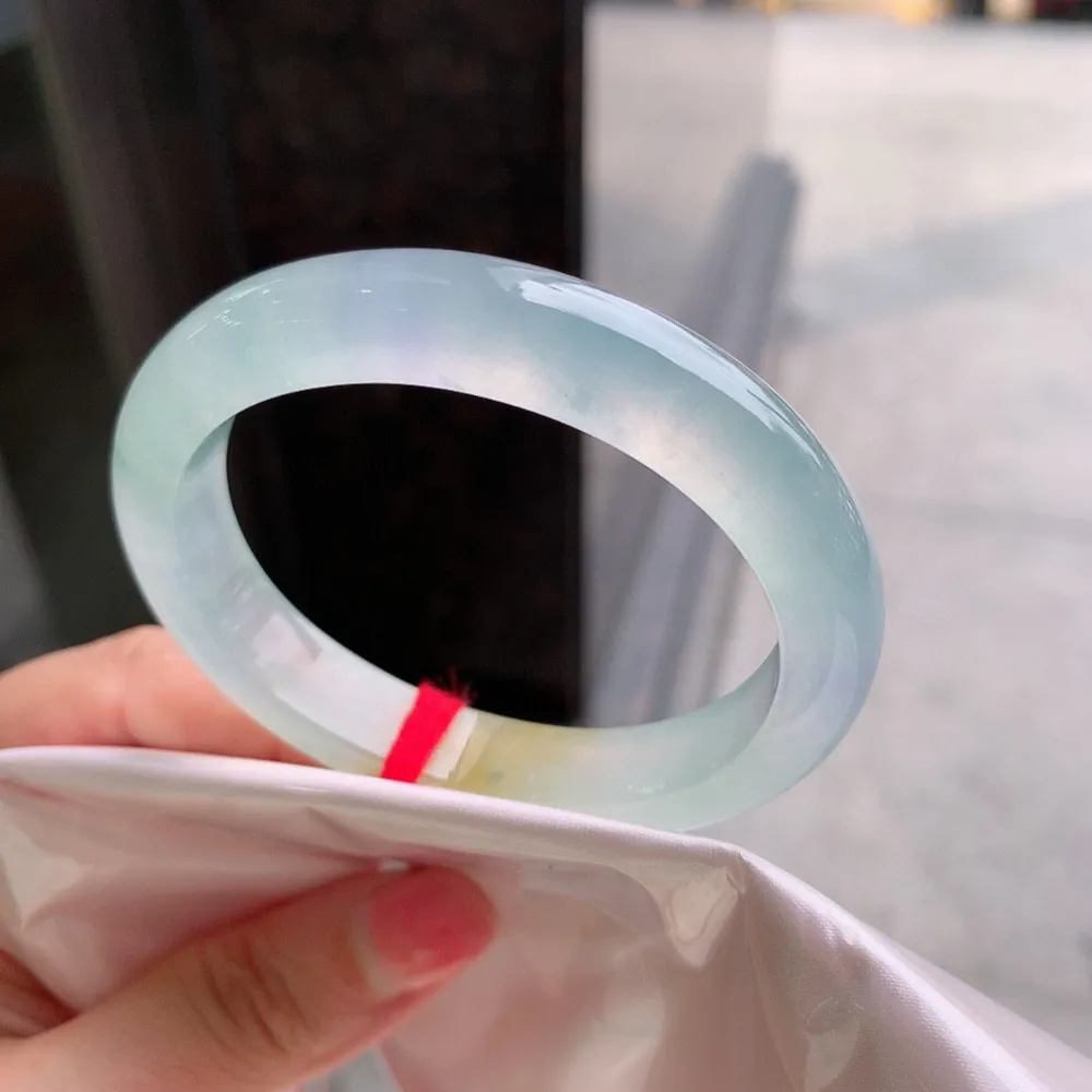 贵妃冰玻黄翡 无瑕 尺寸:55.3/48.2/11.1/8.2 种色俱佳