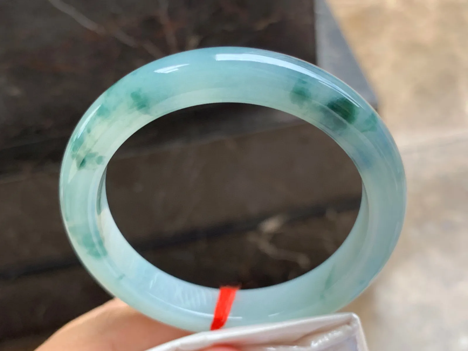 58.5-11-8.5mm
冰种飘花手镯 水润冰透 底子干净细腻 水草花
