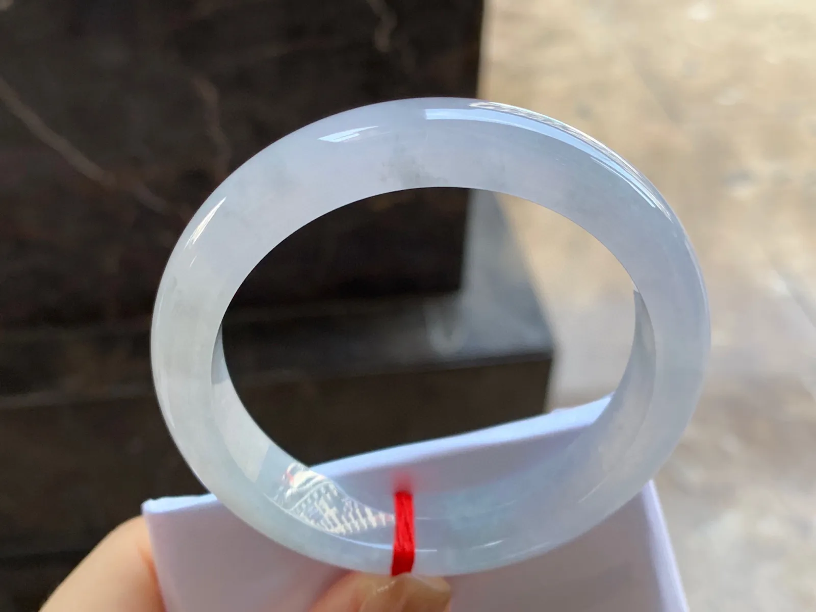 冰种手镯
尺寸：56-12.5-8.5mm
冰味十足～很耐看的料子上手好看 微棉