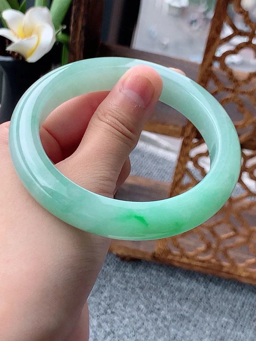 a货翡翠老坑飘绿厚装正装正圈手镯62-63大圈口 尺寸62.5×12×9.8mm 重量81.80g 0613