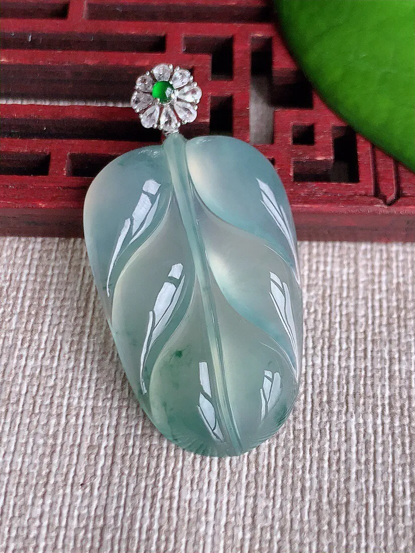 a货翡翠老坑冰种18K金伴钻镶嵌飘花叶子金枝玉叶吊坠 尺寸41×32.8×20.7×4.6mm 重量