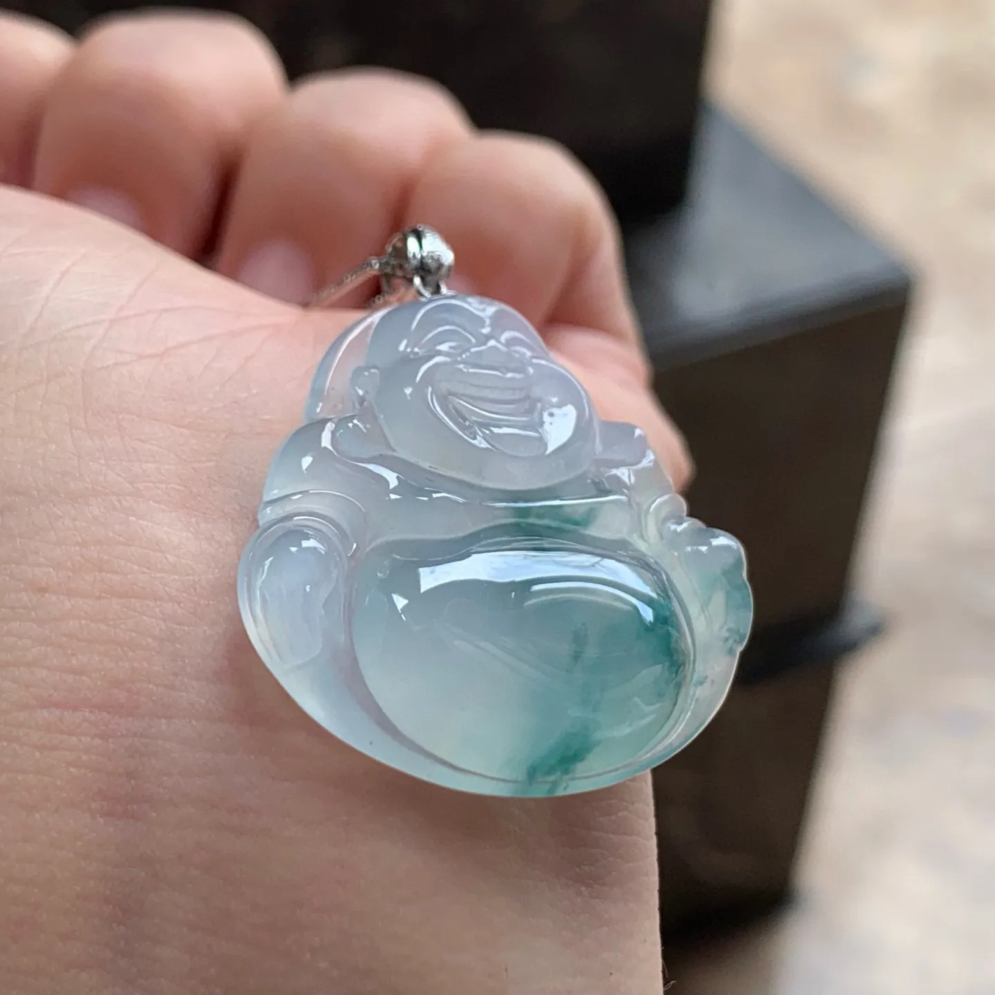 冰种飘花坐佛
大气 金扣
