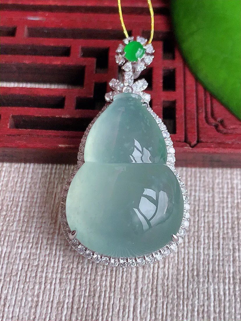 a货翡翠老坑冰种18K金伴钻镶嵌晴水飘花葫芦吊坠 尺寸40.8×21.6×13裸石27×19mm 重