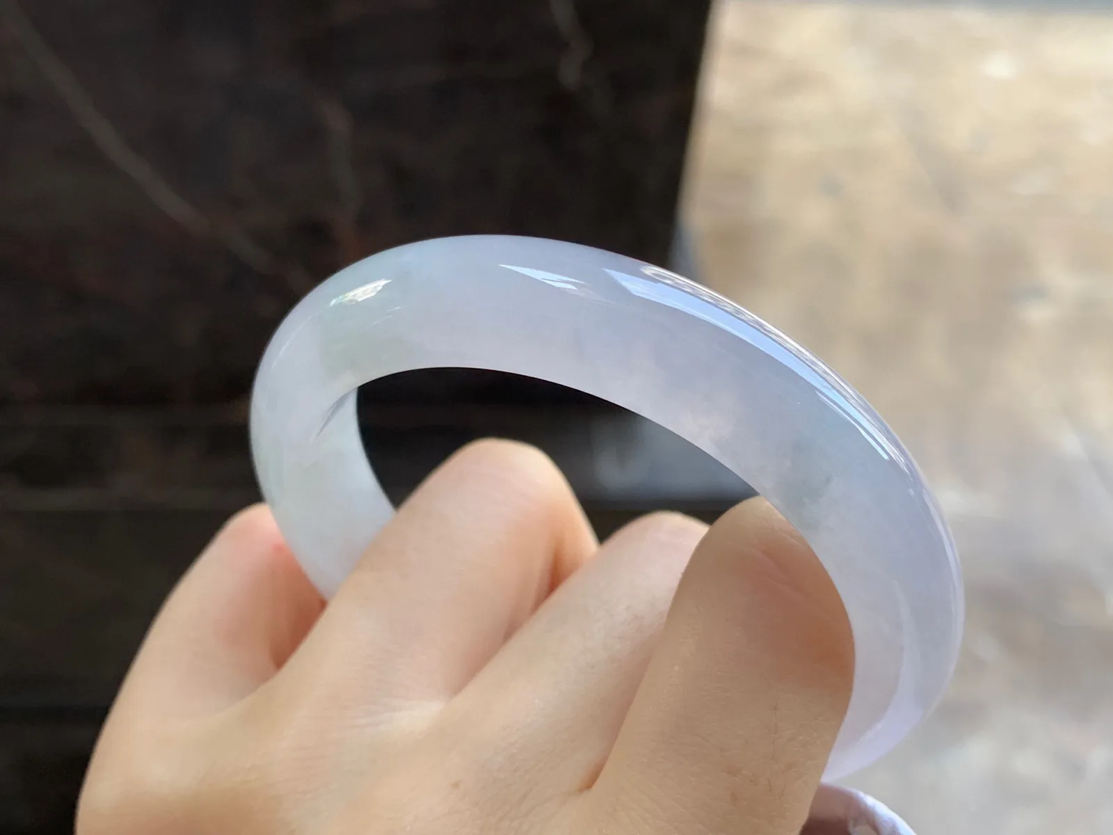 冰种手镯
尺寸：56-12.5-8.5mm
冰味十足～很耐看的料子上手好看 微棉