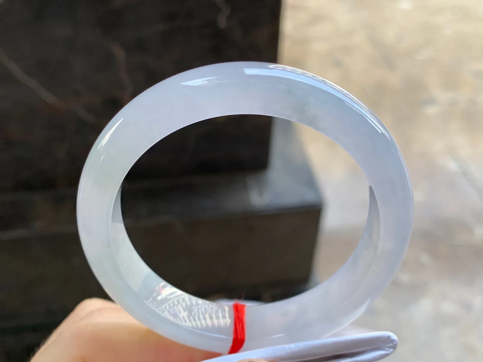 冰种手镯
尺寸：56-12.5-8.5mm
冰味十足～很耐看的料子上手好看 微棉