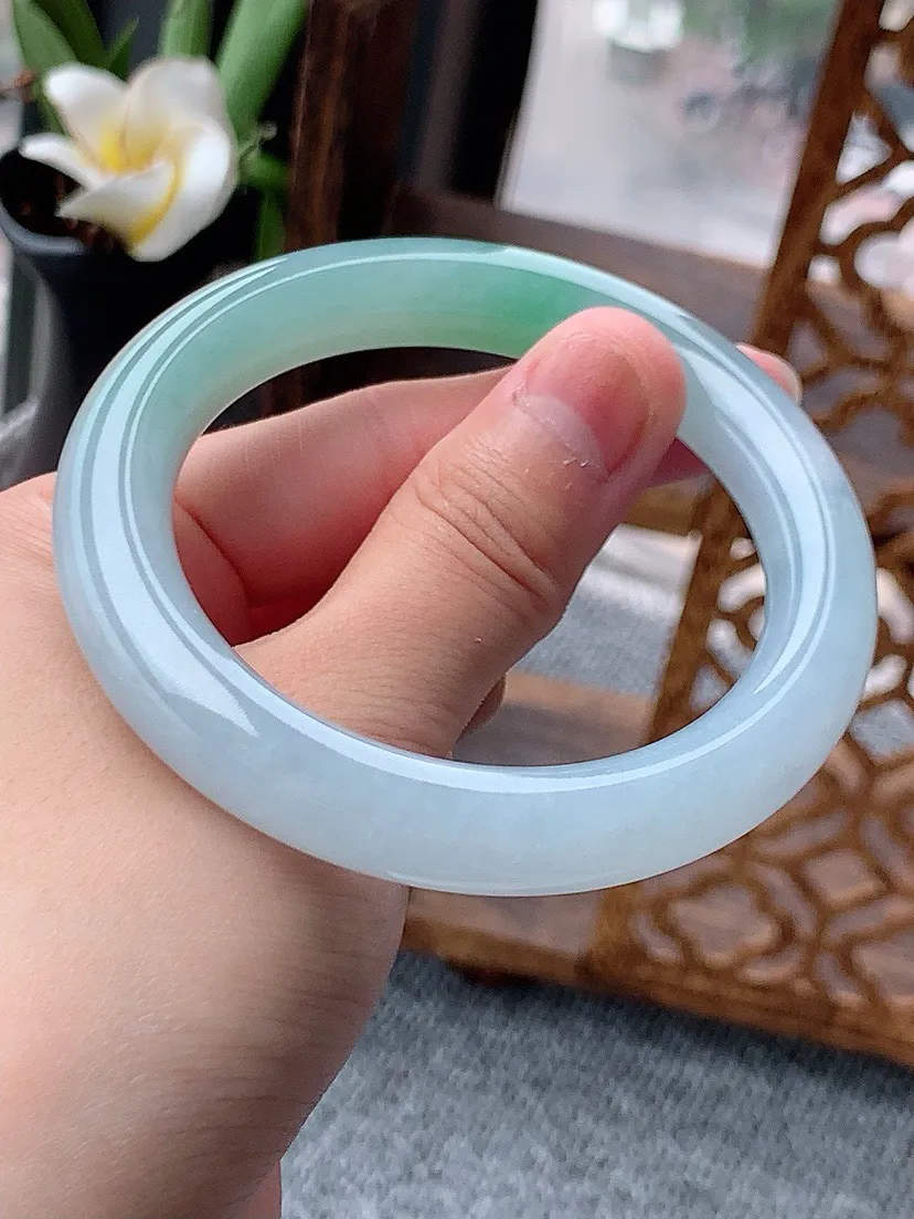 a货翡翠老坑晴绿圆条手镯54-55圈口  尺寸54.5×10.5mm 重量59.00g 0613