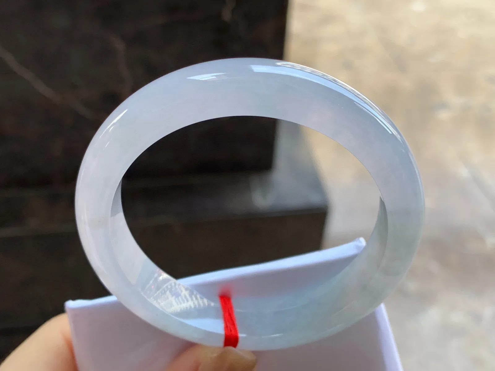 冰种手镯
尺寸：56-12.5-8.5mm
冰味十足～很耐看的料子上手好看 微棉