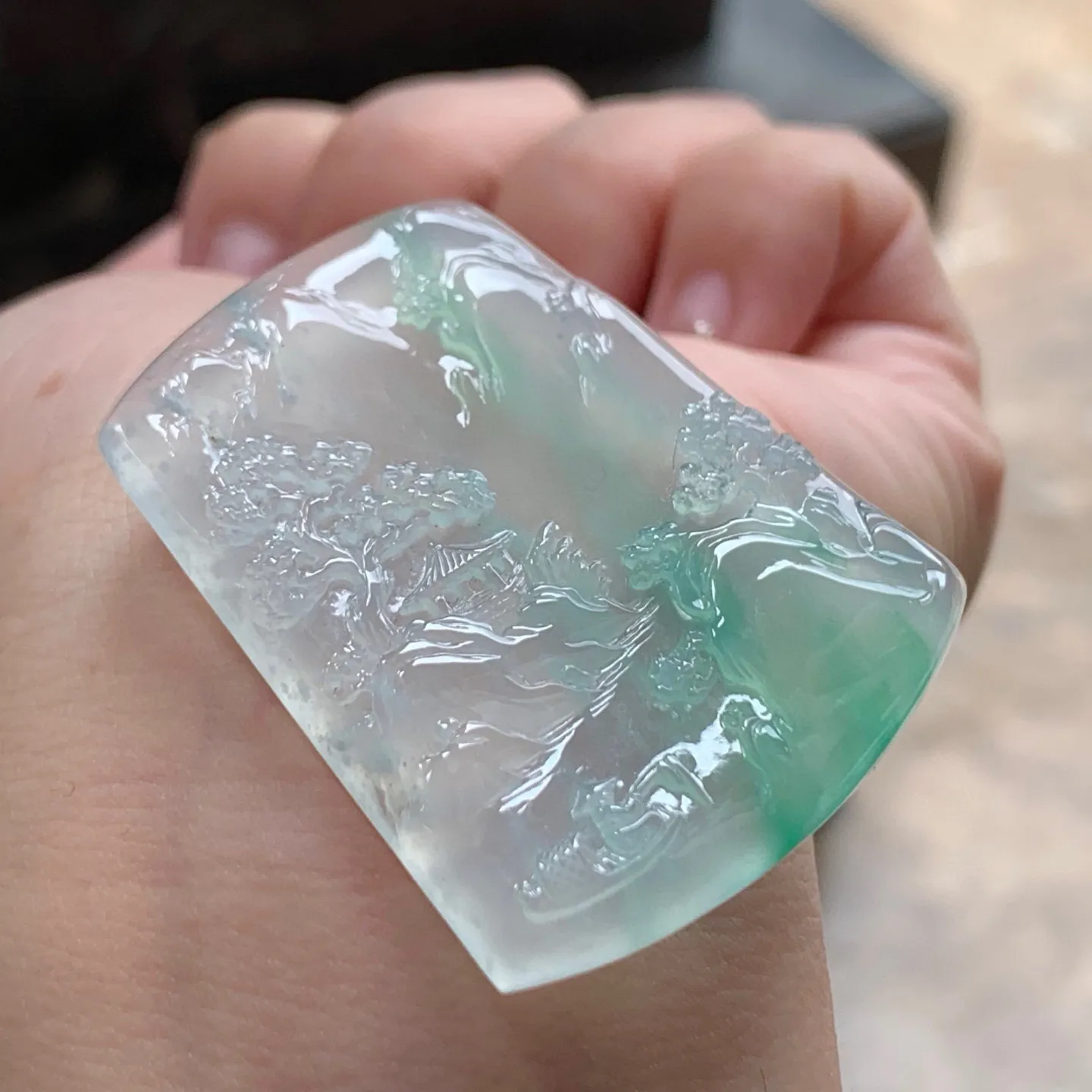 冰种色花山水牌
花色漂亮 种老