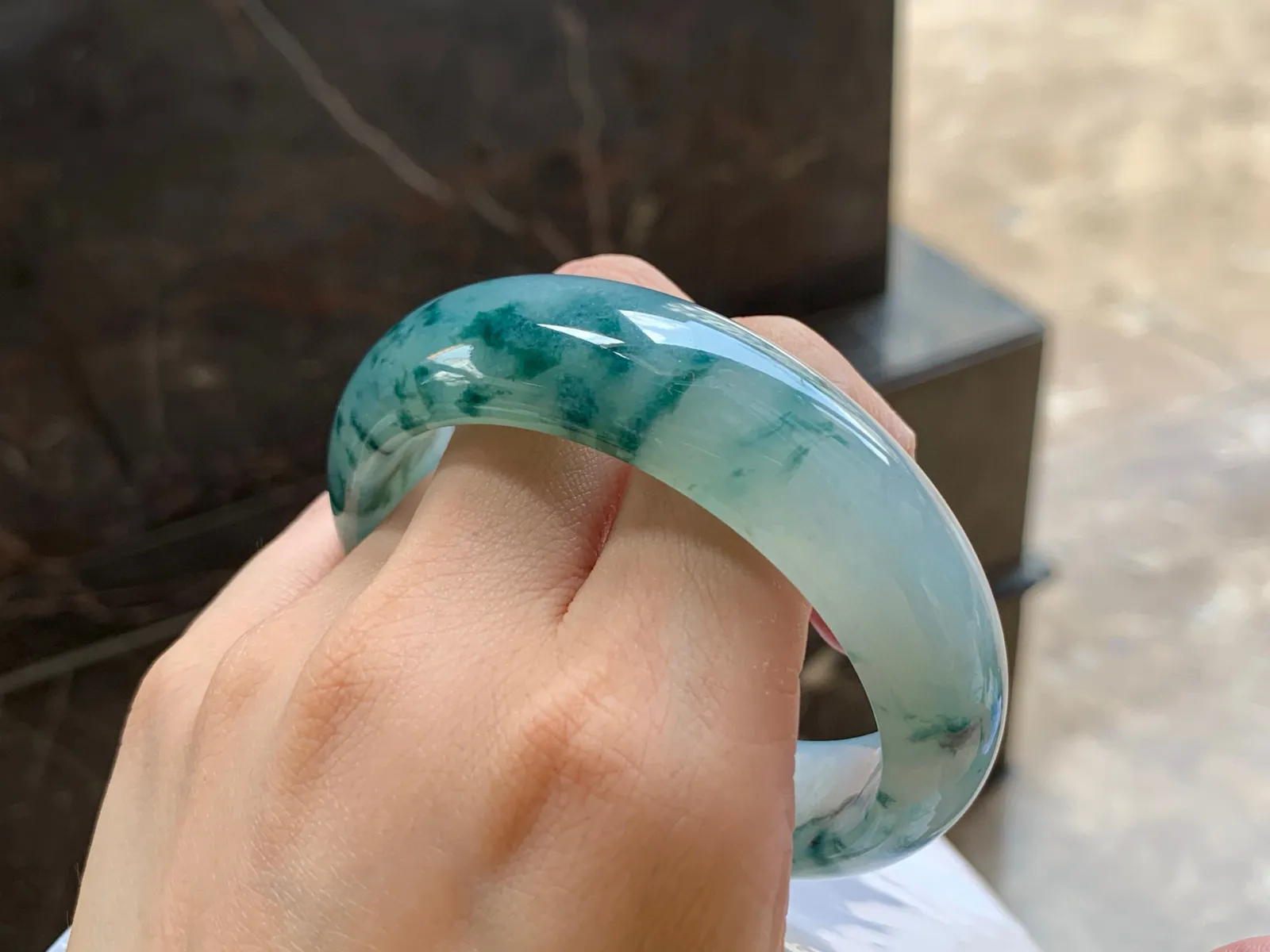 冰宽版飘花手镯
清爽57.6/17.6/8.6mm
