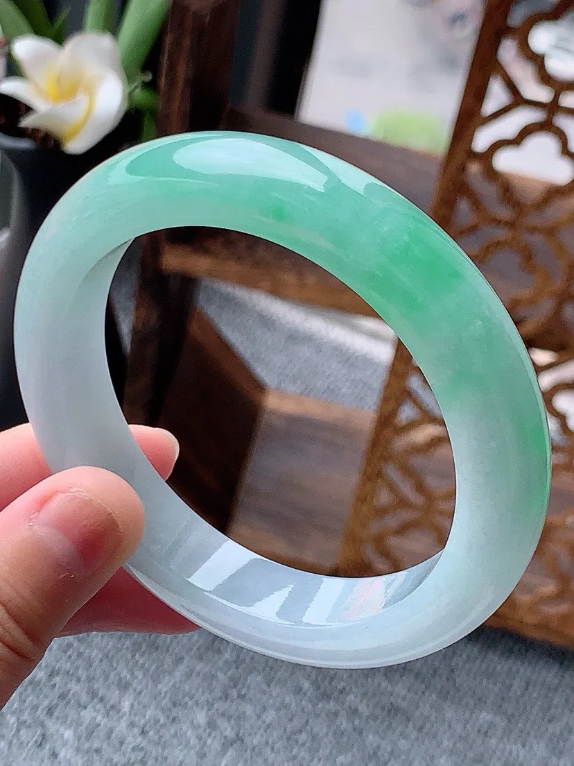 a货翡翠老坑飘绿厚装正装正圈手镯60-61大圈口 尺寸60×12×9.8mm 重量78.70g 06