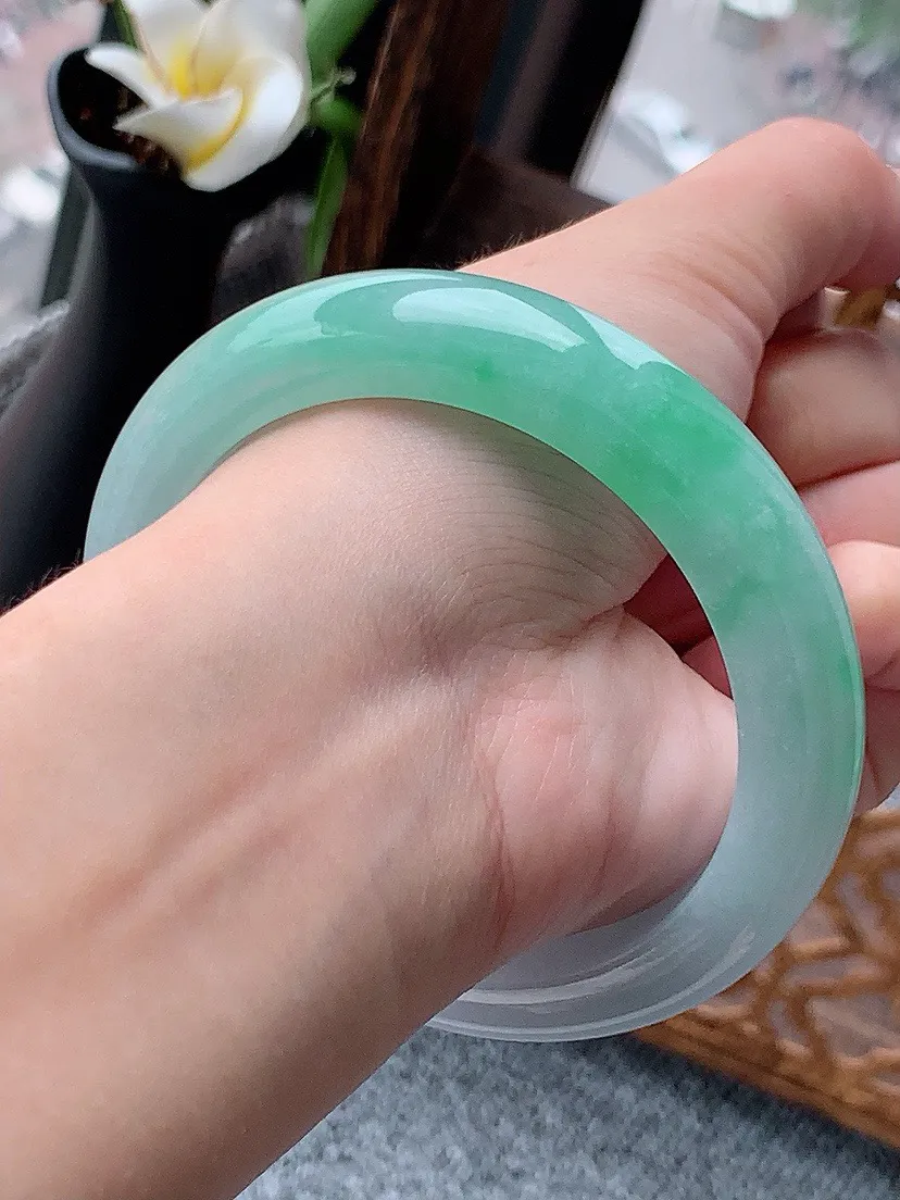a货翡翠老坑飘绿厚装正装正圈手镯60-61大圈口 尺寸60×12×9.8mm 重量78.70g 0613