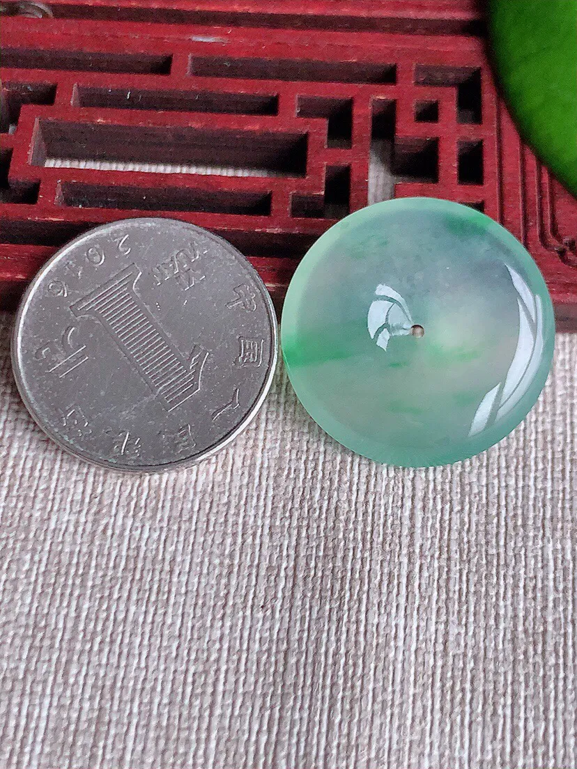 a货翡翠老坑冰种飘绿平安扣吊坠 尺寸25×5mm 重量6.72g 0614
