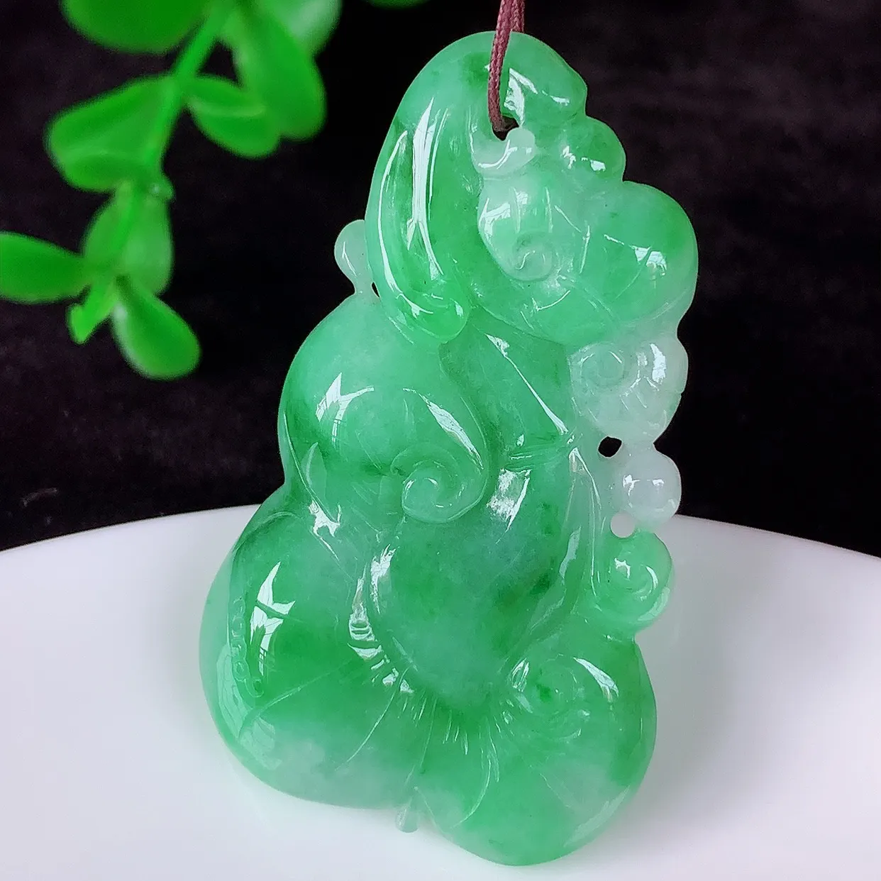 自然光实拍，冰糯种飘绿翡翠如意吊坠，翡翠如意，上身效果非常美，饱满大气，工艺美，万事如意，如意一生 #57.14