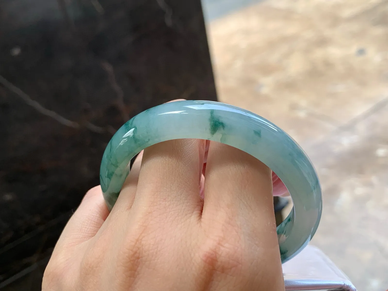 飘花手镯
水润清爽 55.2/12/8mm