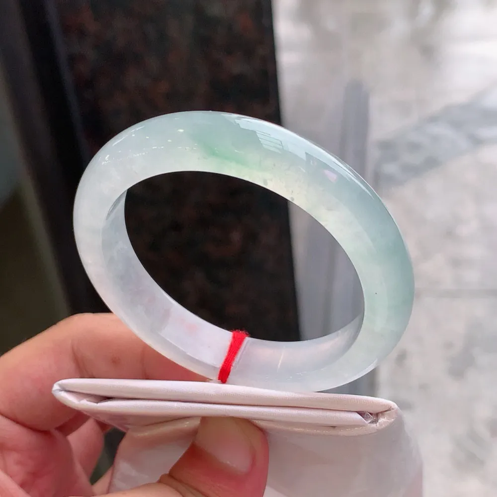 正圈冰玻阳绿 无瑕 尺寸:54.2/11.8/8.1 种色俱佳🥰🥰