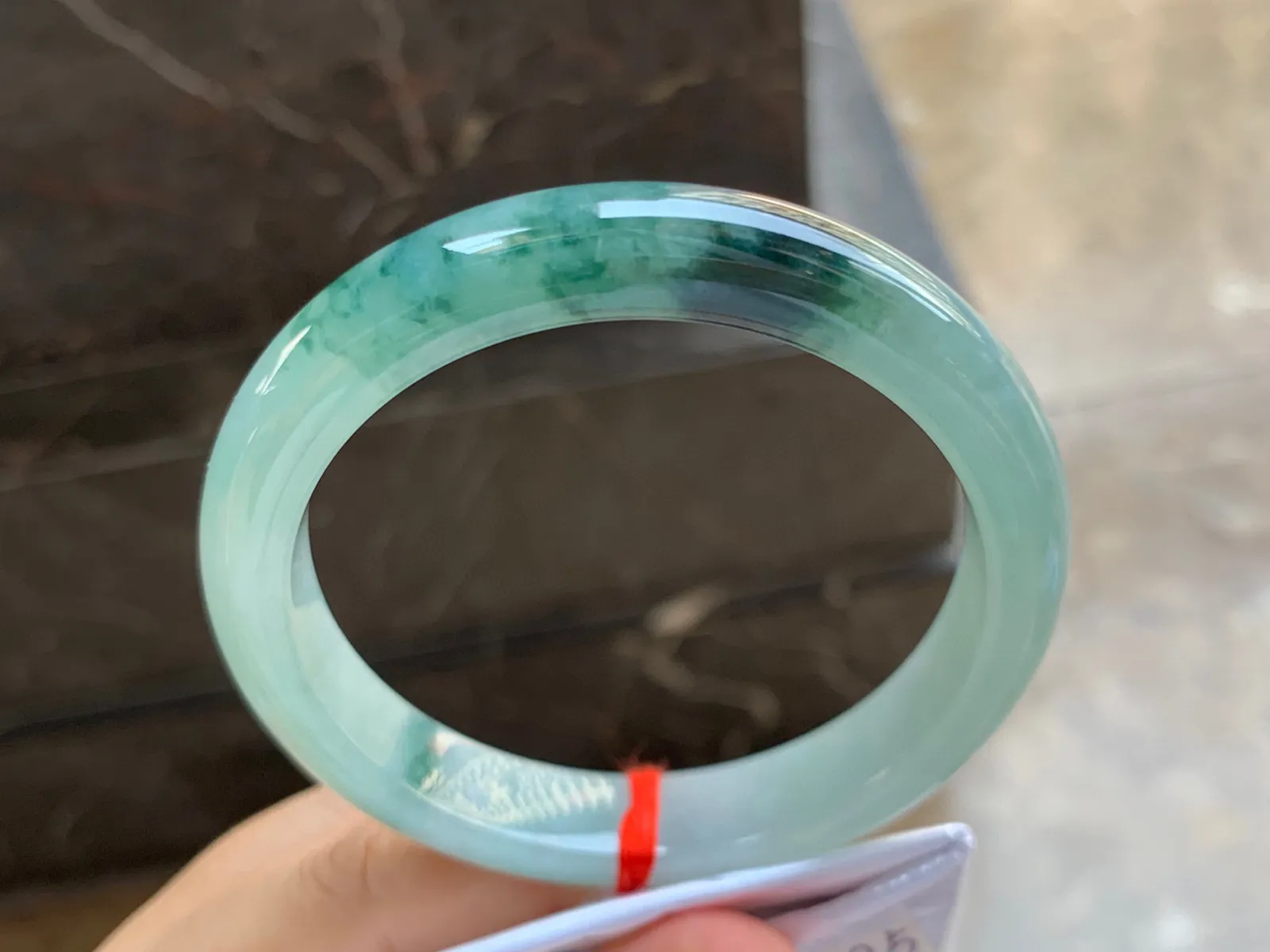 59.5-11.5-8.5mm
飘花手镯 底子细腻 水润 性价比推荐