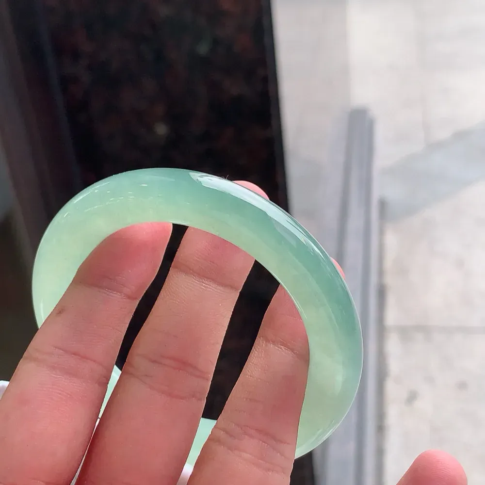 圆条冰玻甜绿 无瑕 尺寸:55.4/10.9 种色俱佳