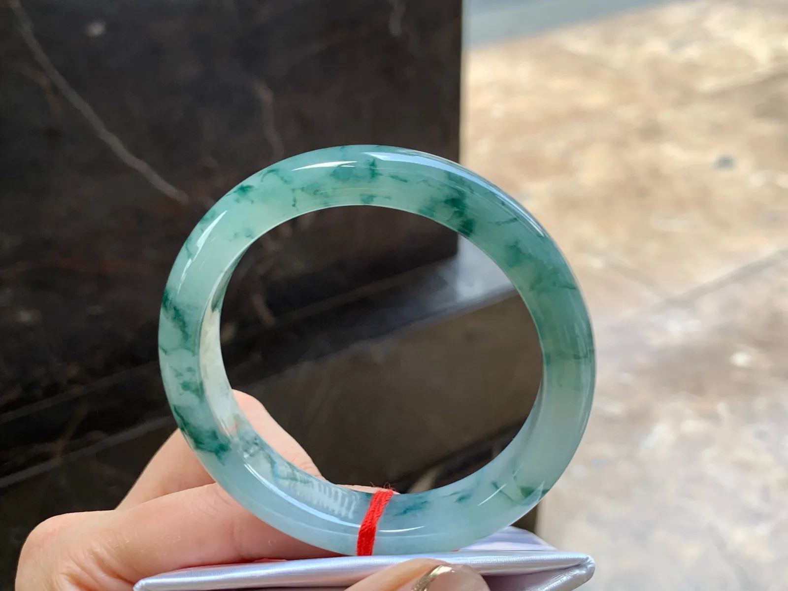 飘花手镯
水润清爽 55.2/12/8mm