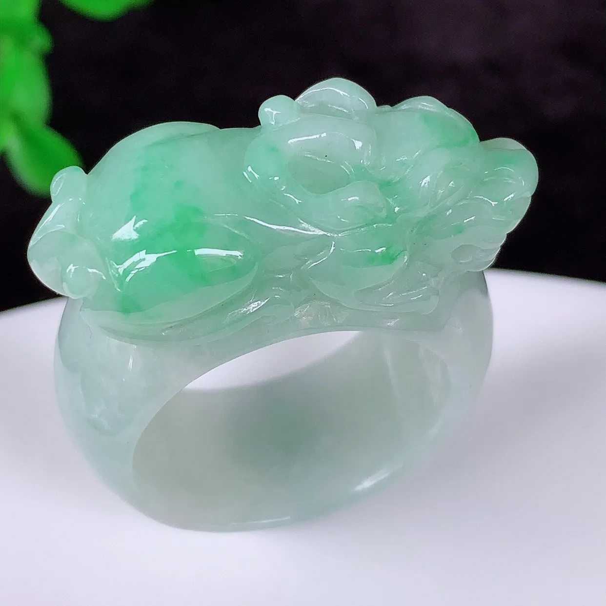 自然光实拍，冰润冰糯种飘绿翡翠招财貔貅扳指20.5mm内径翡翠扳指，冰润指环，玉扳指，财源滚滚，玉质细腻起胶，22圈口，种水好！#1.14