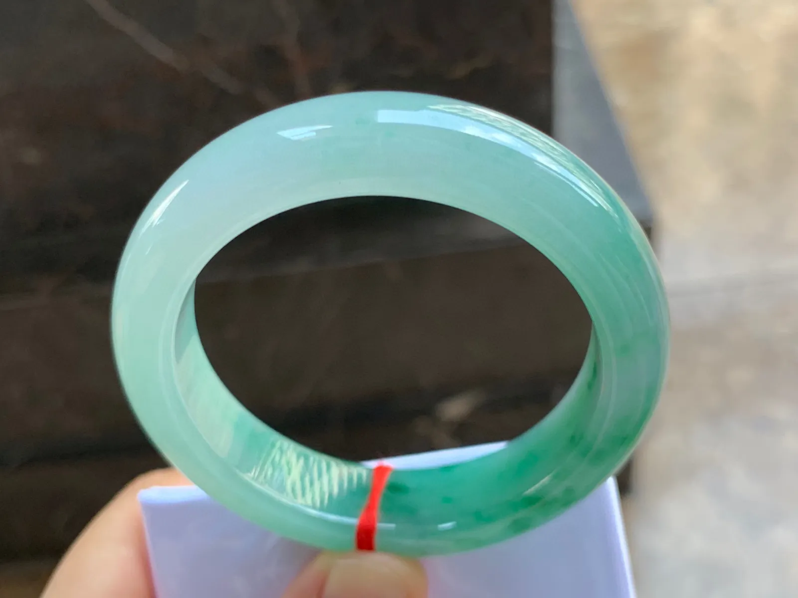 54-13.5-9mm
飘花手镯 种好水润 颜色漂亮