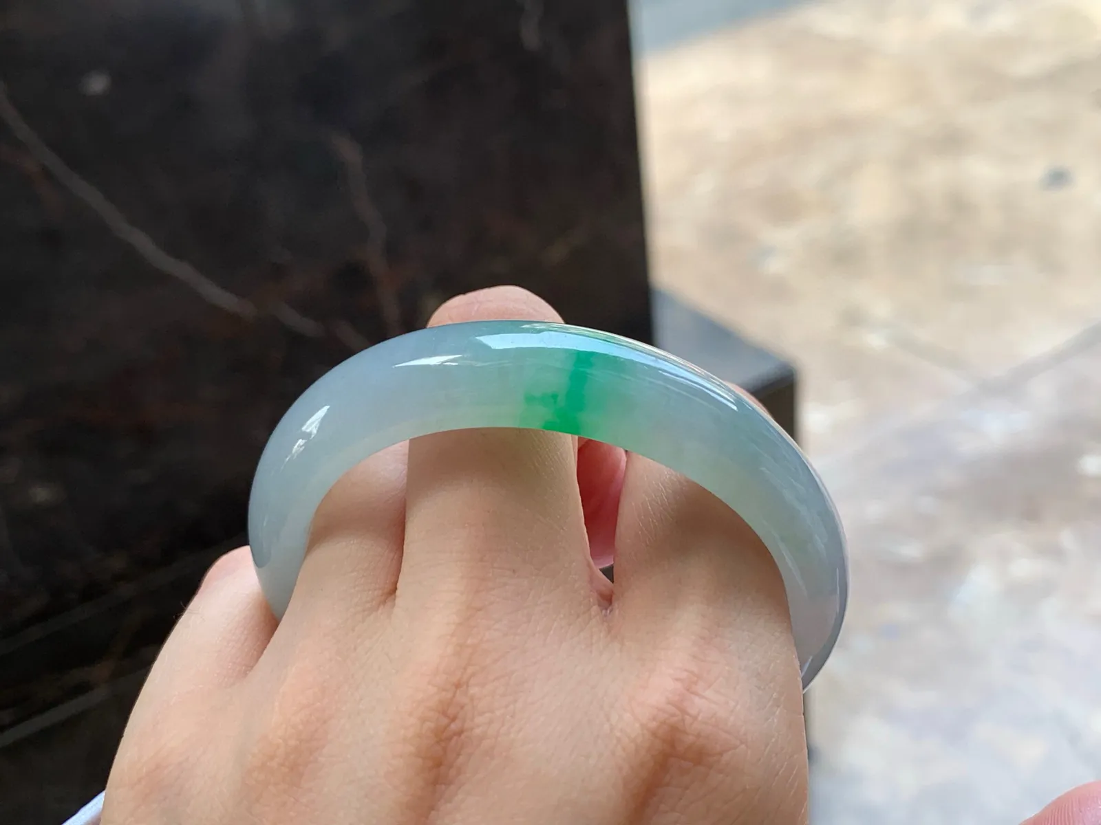冰带色贵妃镯
水润清爽 56/13/7.4mm