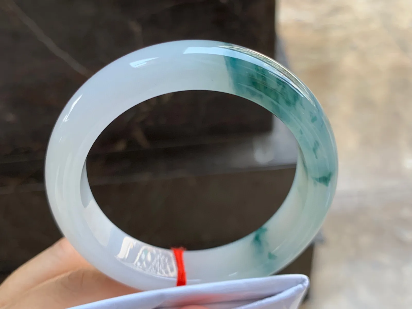 56.5-14-9mm
飘花手镯 底子细腻干净 花色灵动 半山半水