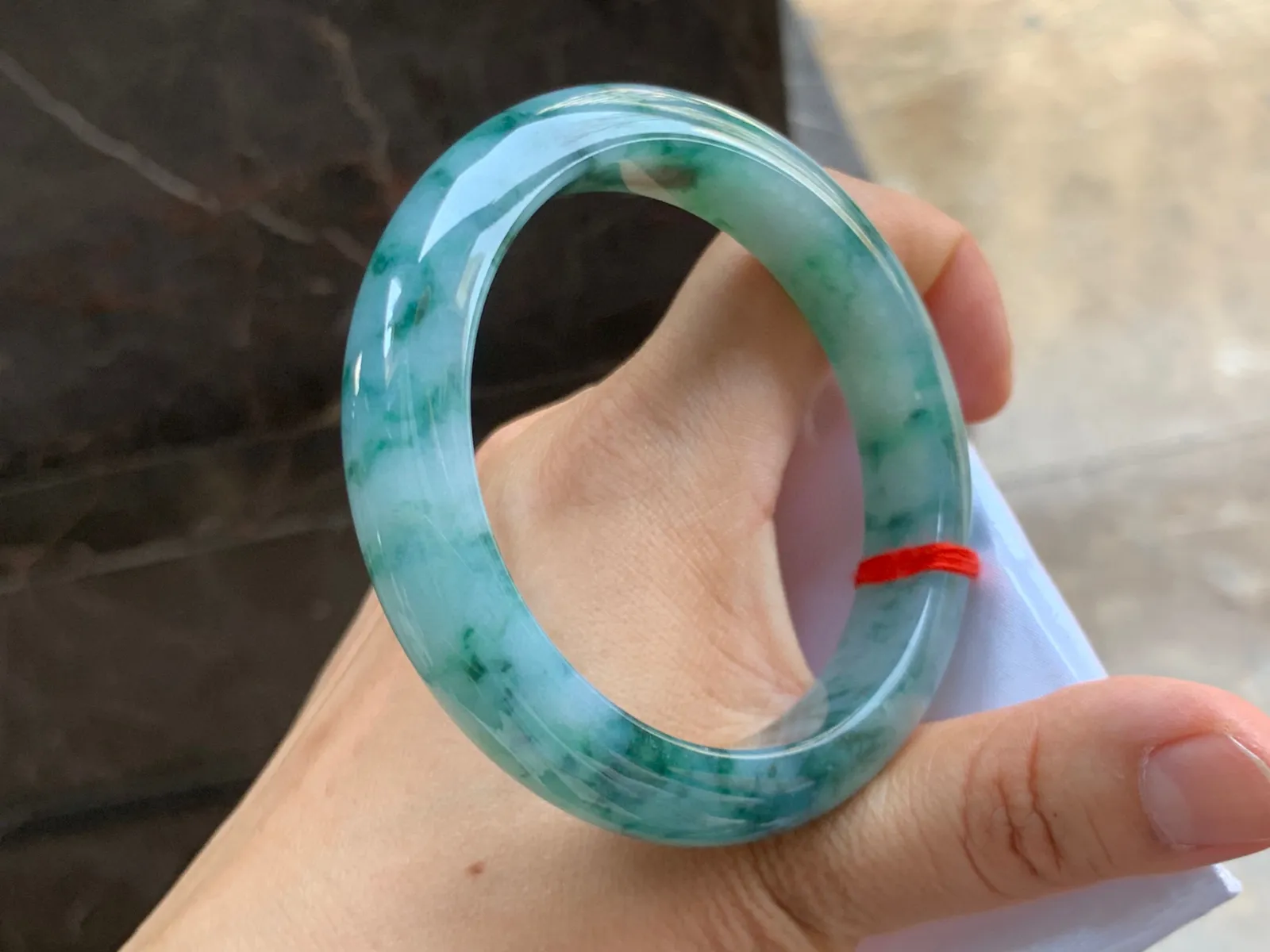 58-12.5-9mm
飘花手镯 底子细腻 花色均匀灵动