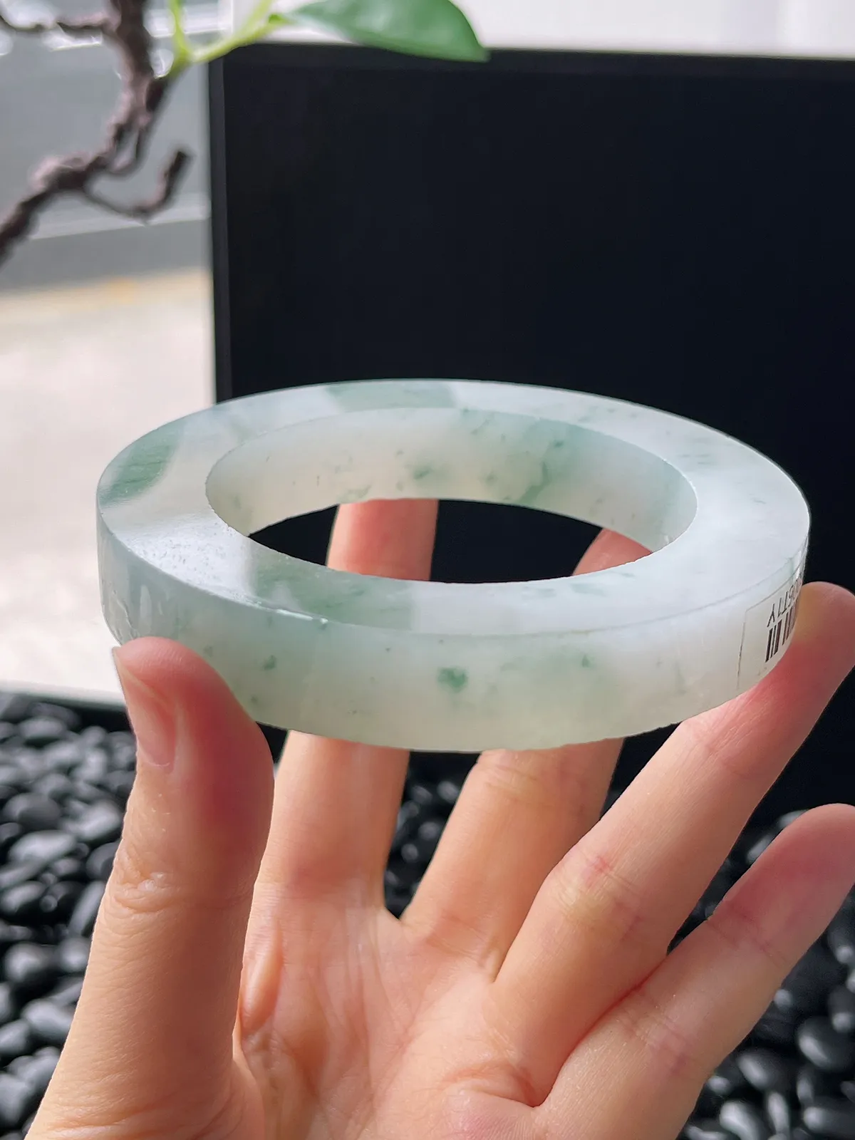翡翠镯胚，⭕️正圈最大做64，圆条最大做60。最小做55。尺寸80-55-12-12
