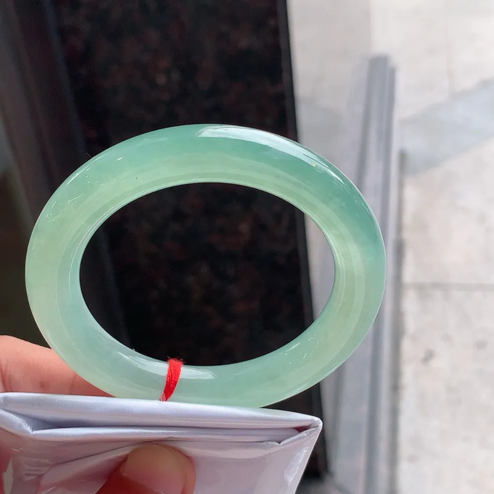 圆条冰玻甜绿 无瑕 尺寸:55.4/10.9 种色俱佳