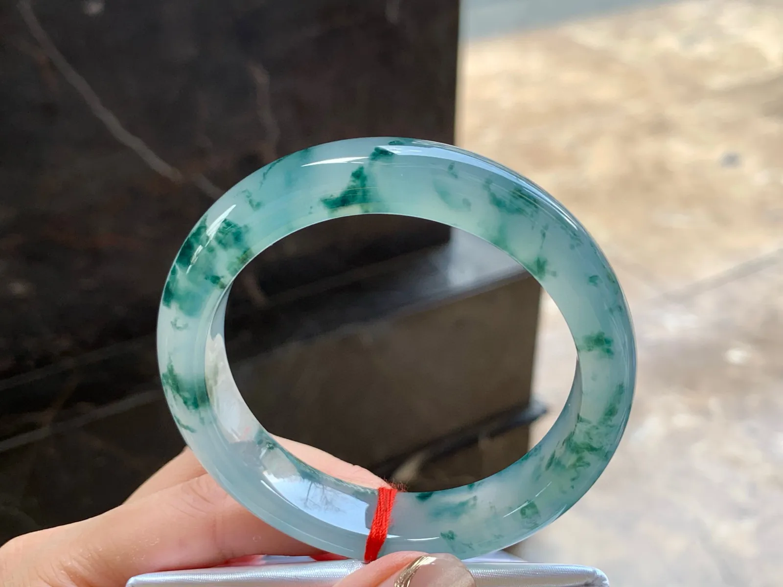 冰种飘花手镯
种老55.6/13/9mm