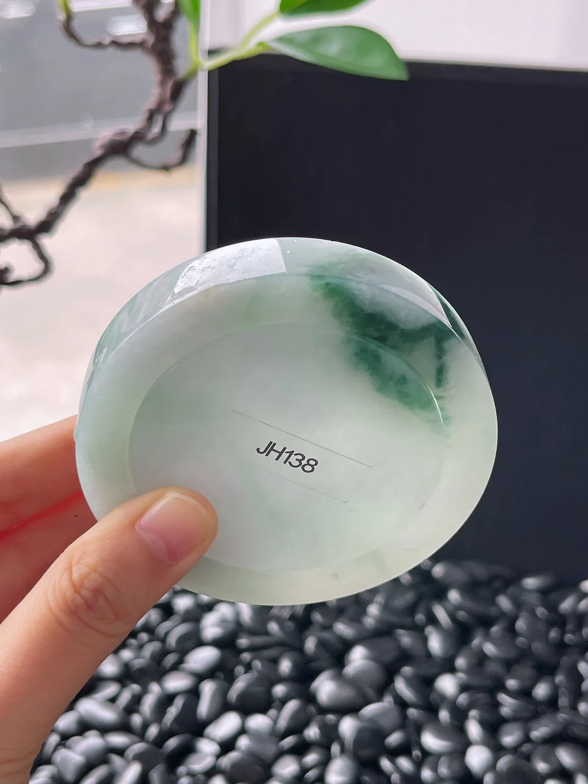 翡翠镯胚，带镯心，⭕️正圈最大做55，圆条最大做51。最小做53。尺寸71-53-12-9