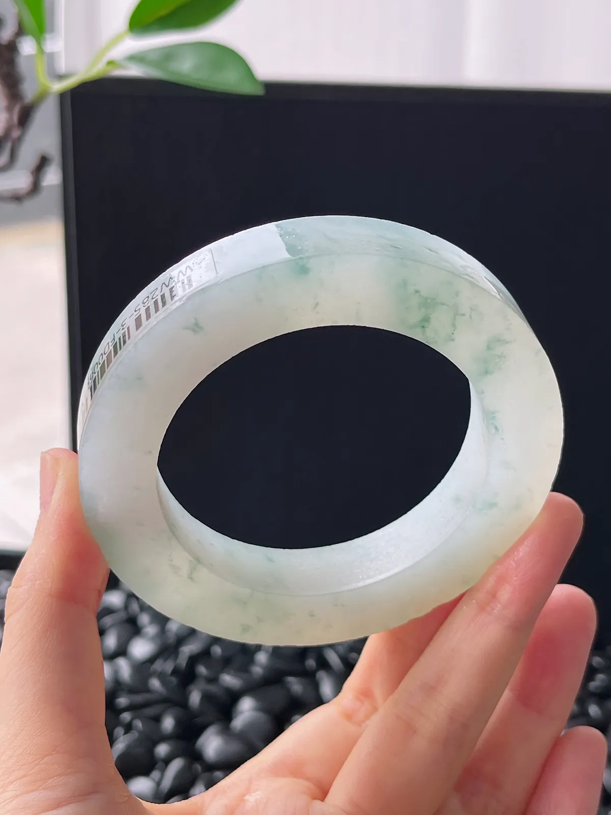 翡翠镯胚，⭕️正圈最大做64，圆条最大做60。最小做55。尺寸80-55-12-12