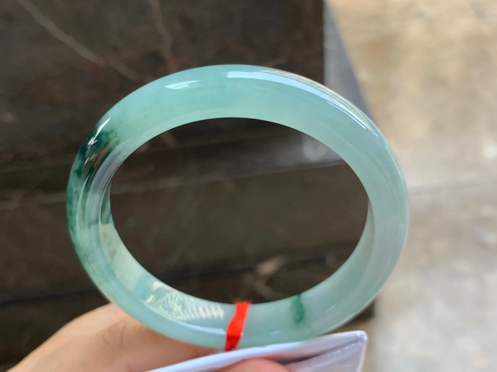 59.5-11.5-8.5mm
飘花手镯 底子细腻 水润 性价比推荐
