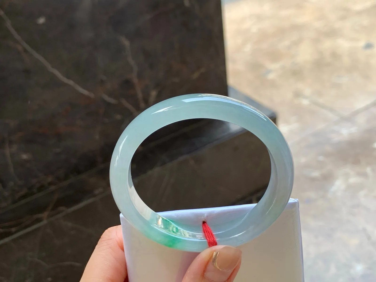 冰带色贵妃镯
水润清爽 56/13/7.4mm