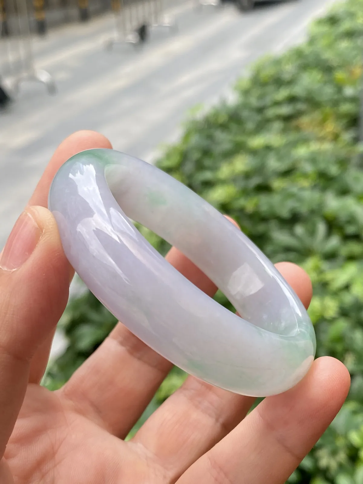 推荐【54圈冰绿春彩镯】冰透，起光，整圈淡紫罗兰飘绿，水润，无纹裂，品相超佳，超值～～ 54*13*8.8