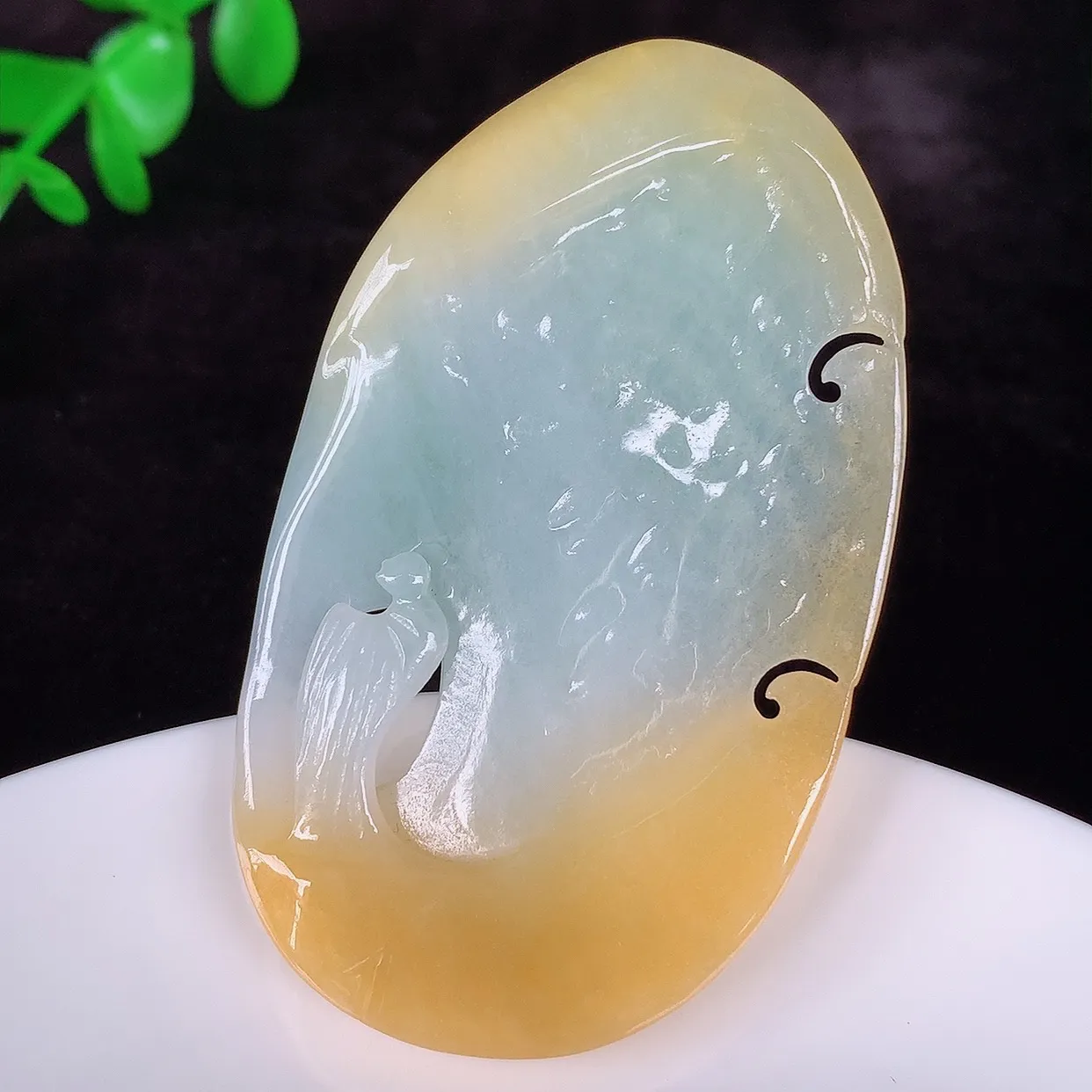 自然光实拍，大件冰润冰黄翡翡翠悟道吊坠，翡翠悟道寓意“祥和，安宁，吉祥，幸福”，佩戴效果优雅迷人，性价比超高！#60.14