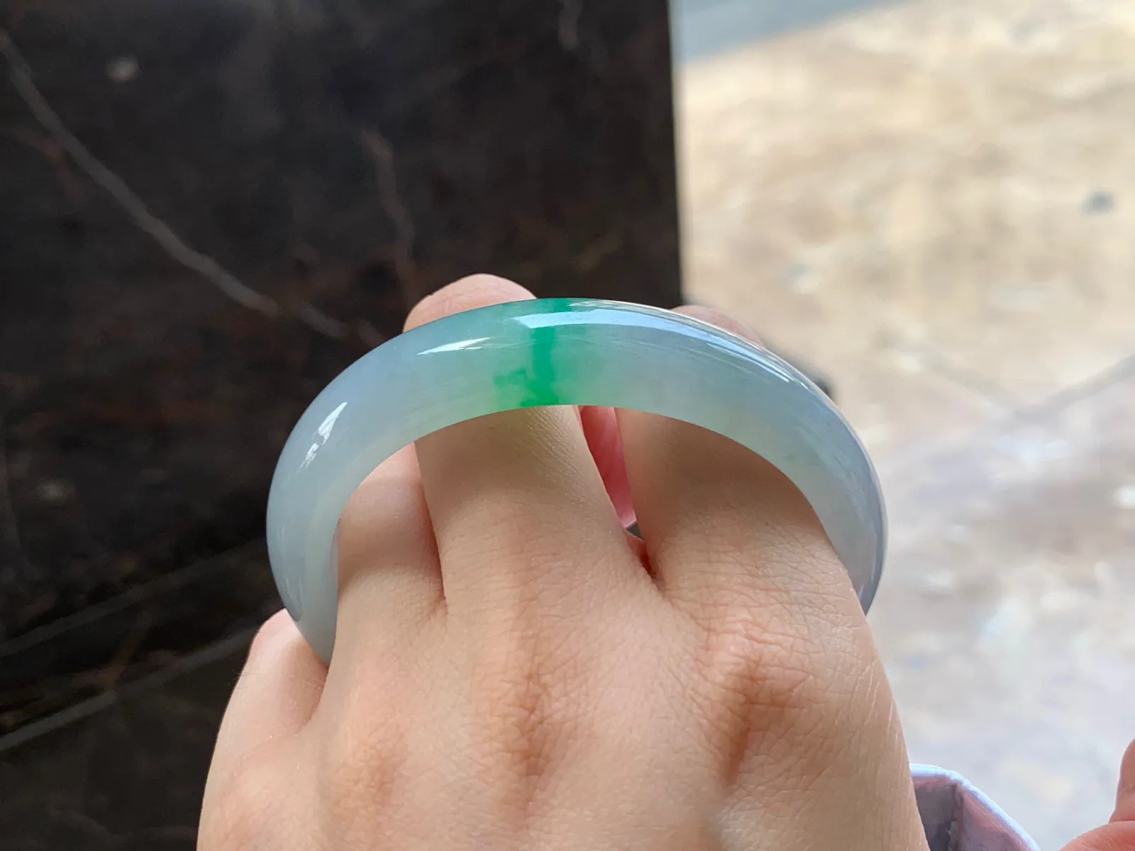 冰带色贵妃镯
水润清爽 56/13/7.4mm