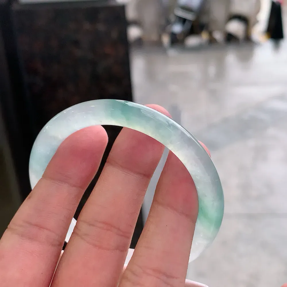圆条冰玻阳绿 无瑕 尺寸:52.2/6.7 种色兼备🥰🥰