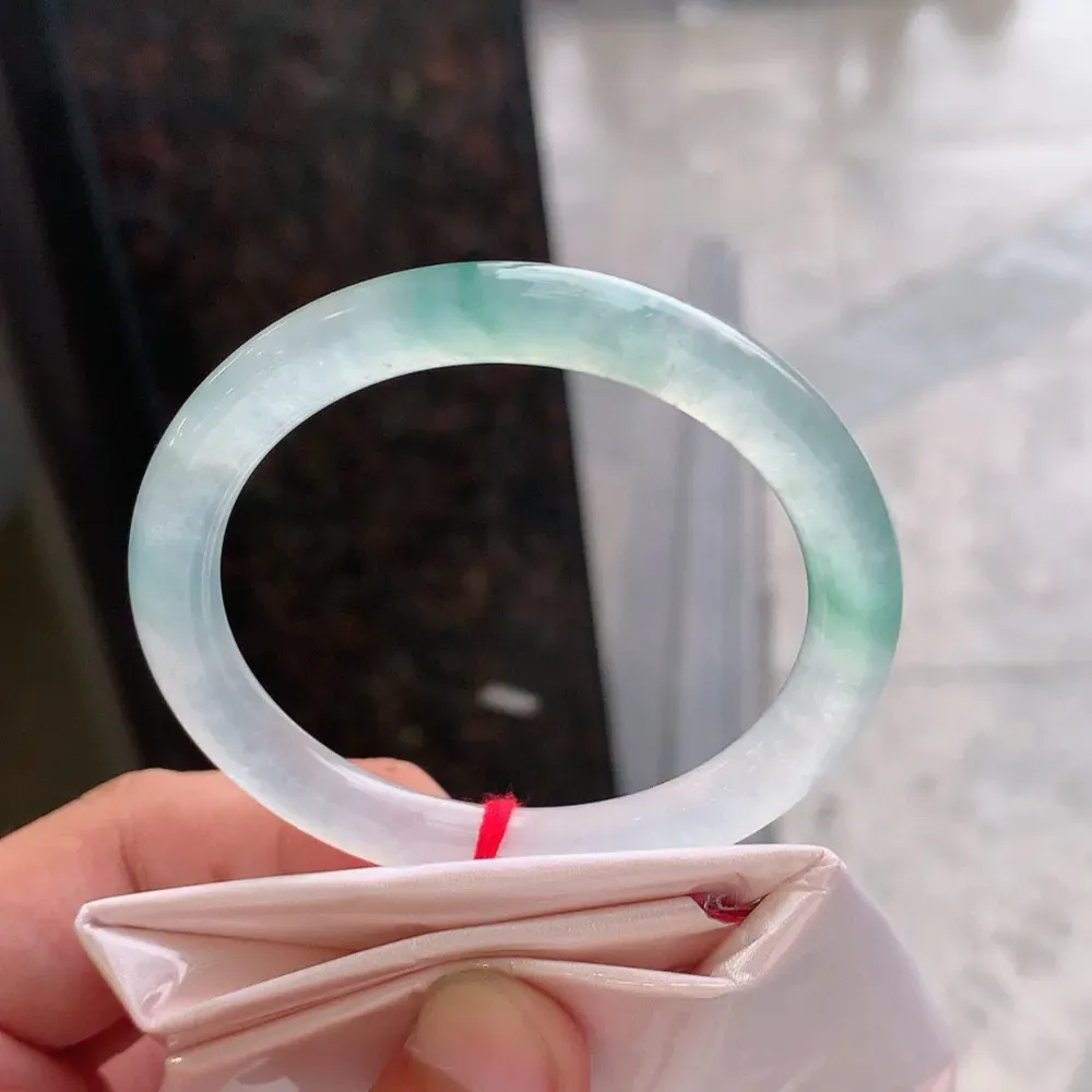 圆条冰玻阳绿 无瑕 尺寸:52.2/6.7 种色兼备🥰🥰