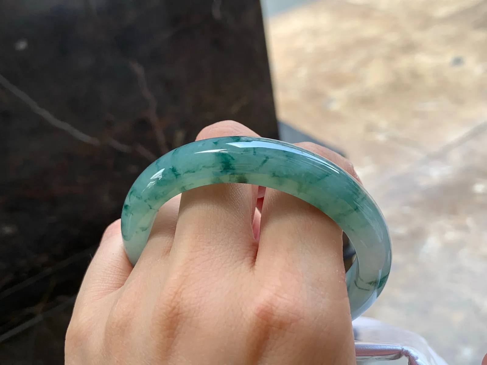 飘花手镯
水润清爽 55.2/12/8mm