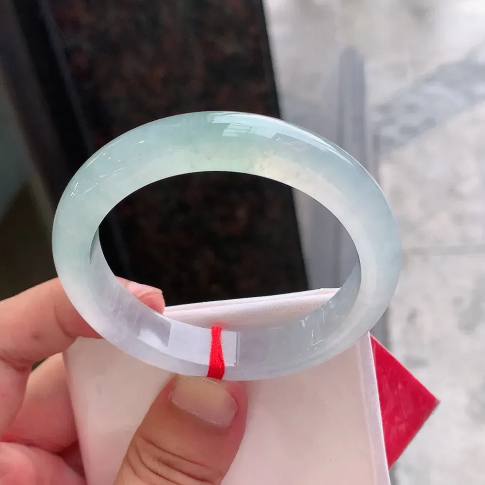 正圈冰玻阳绿 无瑕 尺寸:54.2/11.8/8.1 种色俱佳🥰🥰