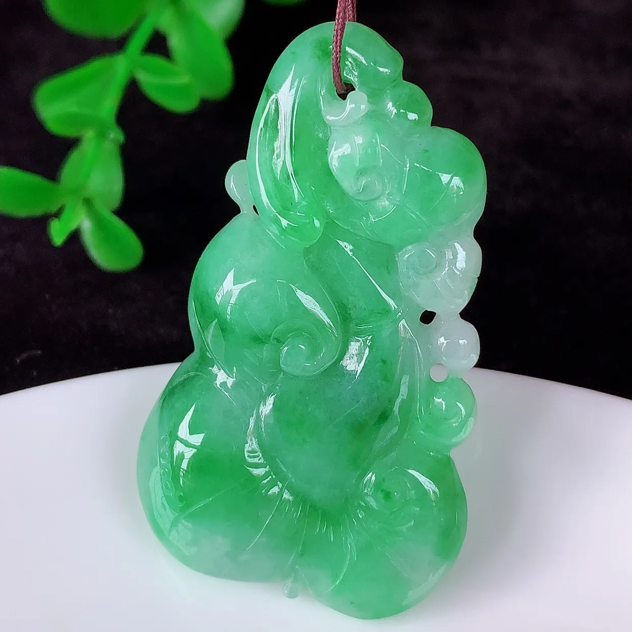 自然光实拍，冰糯种飘绿翡翠如意吊坠，翡翠如意，上身效果非常美，饱满大气，工艺美，万事如意，如意一生 #57.14