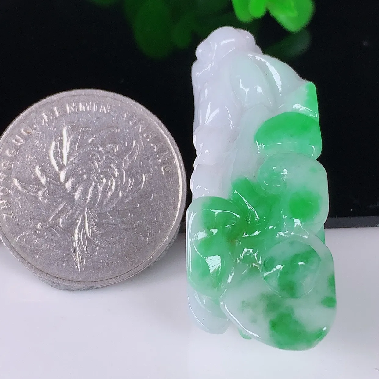 自然光实拍，冰润冰糯种飘阳绿翡翠招财貔貅吊坠，民间有“一摸貔貅运程旺盛，再摸貔貅财运滚滚，三摸貔貅平步青云 ”的美好祝愿。#41.14