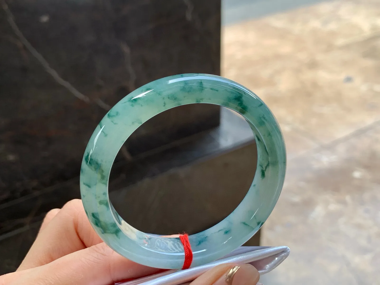 飘花手镯
水润清爽 55.2/12/8mm