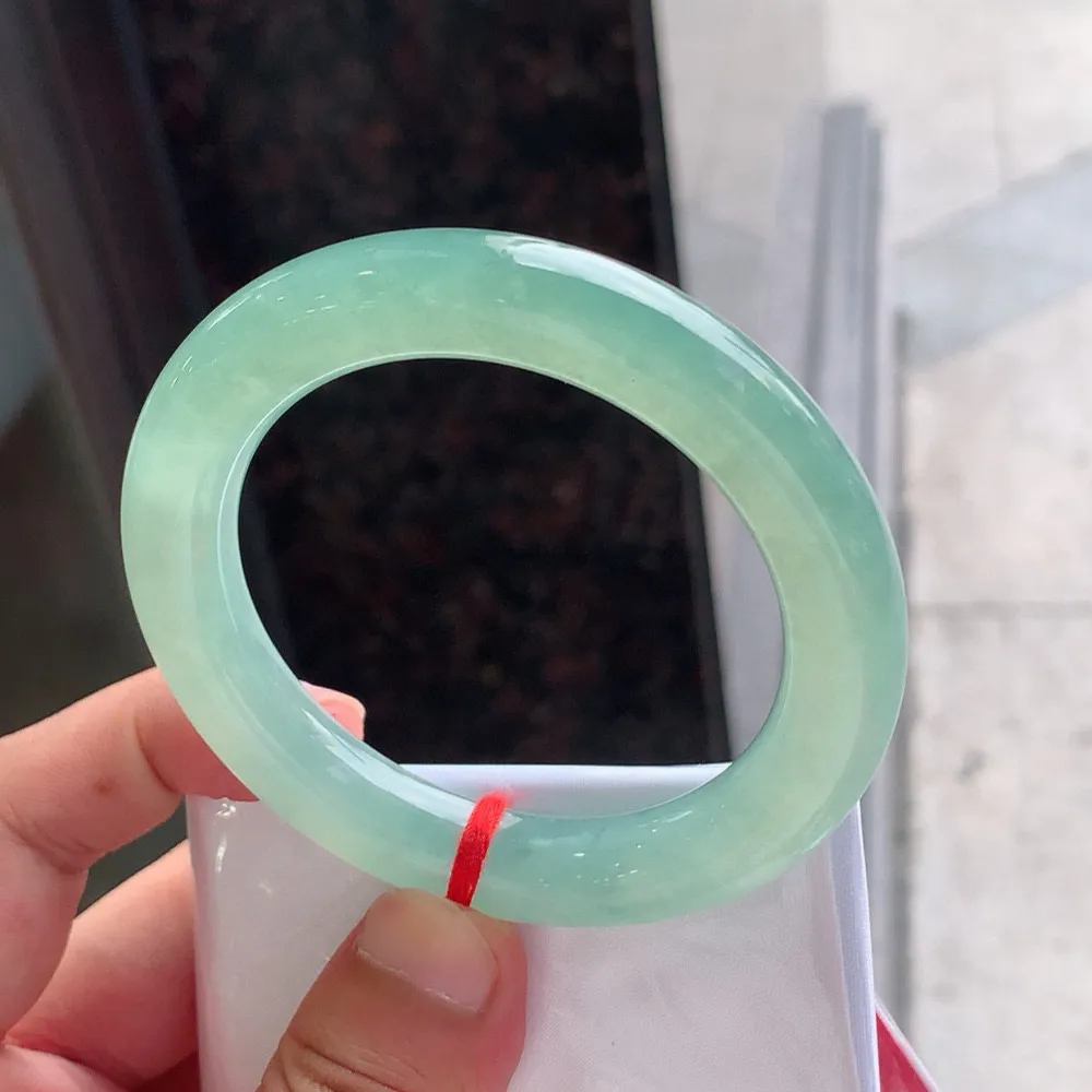 圆条冰玻甜绿 无瑕 尺寸:55.4/10.9 种色俱佳